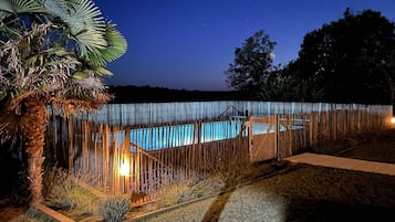 Utomhuspool och uppvÀrmd pool