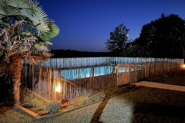 Alberca al aire libre y alberca climatizada