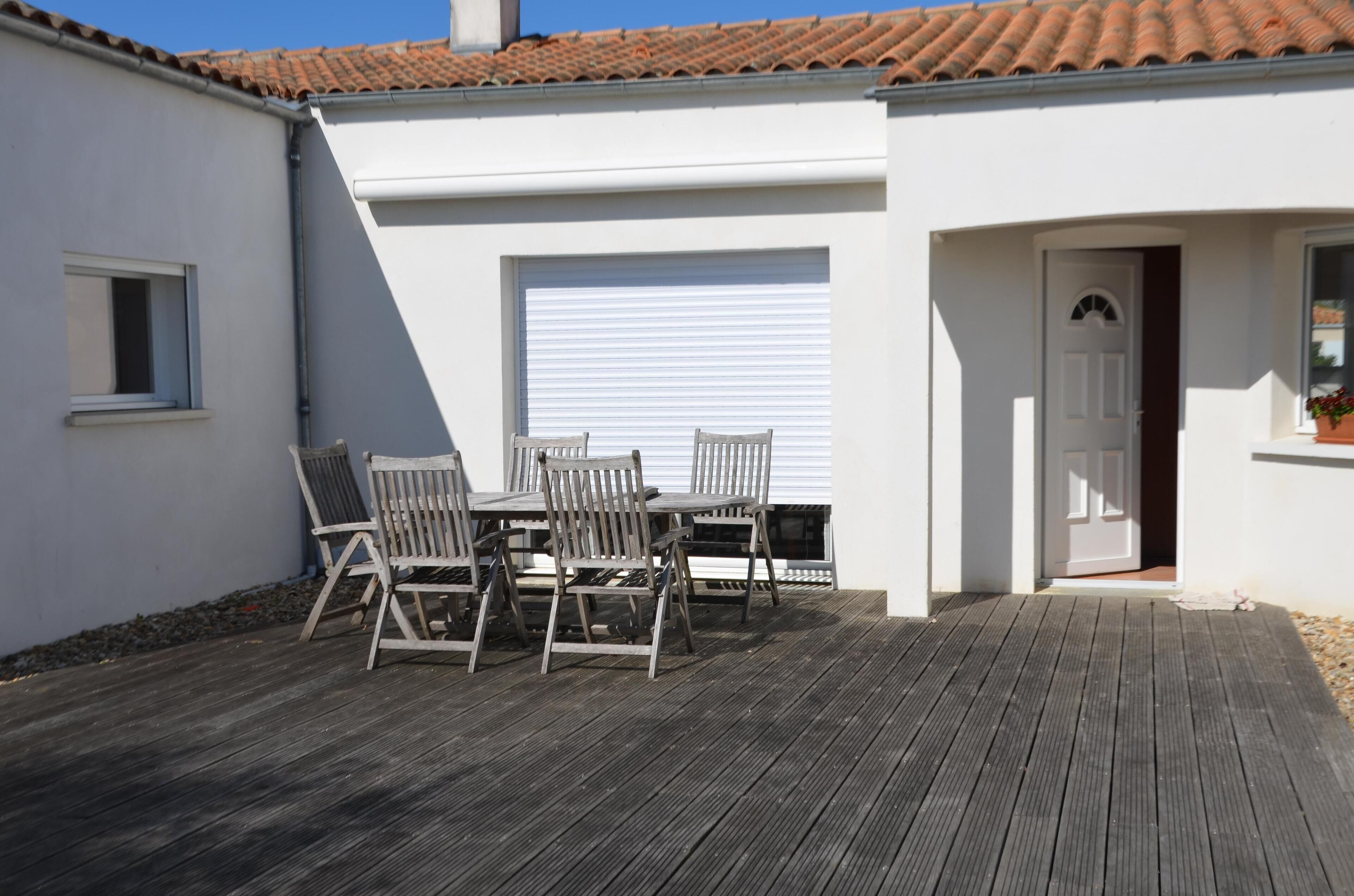 Spacious house 8 people, swimming pool, 10 MN La Rochelle