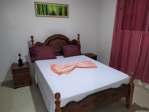 4 bedrooms, iron/ironing board, free WiFi, bed sheets