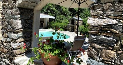Magnificent dry-stone residence, entirely renovated, on 2 floors, swimming pool.