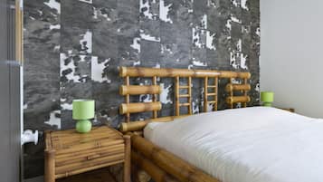 Double Room | Individually decorated, individually furnished, blackout drapes