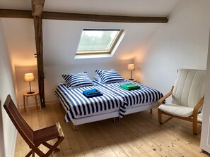 12 bedrooms, iron/ironing board, travel cot, free WiFi - La Fourdrainoise Field of my Childhood large cottage (Fourdrain)