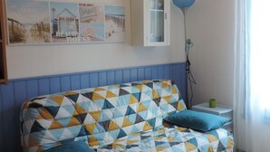 Room - Beautiful furnished studio in the heart of a spa in quiet residence (Lamalou-Les-Bains)