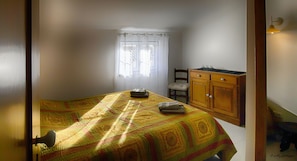 2 camere, ferro/asse da stiro, Wi-Fi gratuito, lenzuola