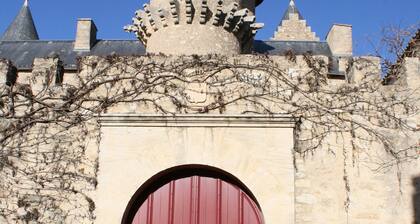 HOUSE JO-LI, village house founded around the Castle of Margon.