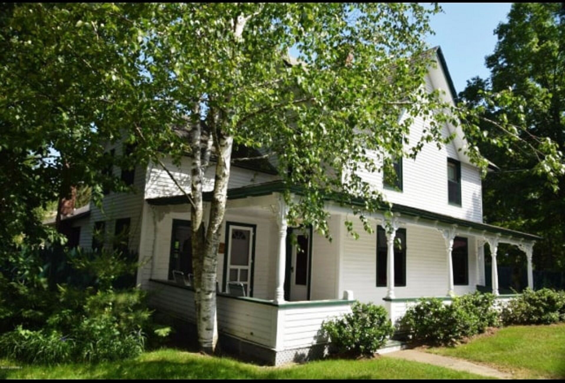 Secluded, family-friendly home on dead end street in downtown Bolton Landing!