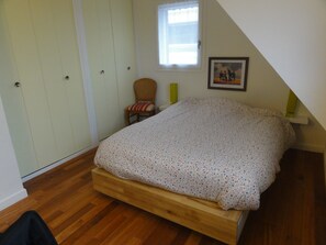 5 bedrooms, iron/ironing board, WiFi, wheelchair access