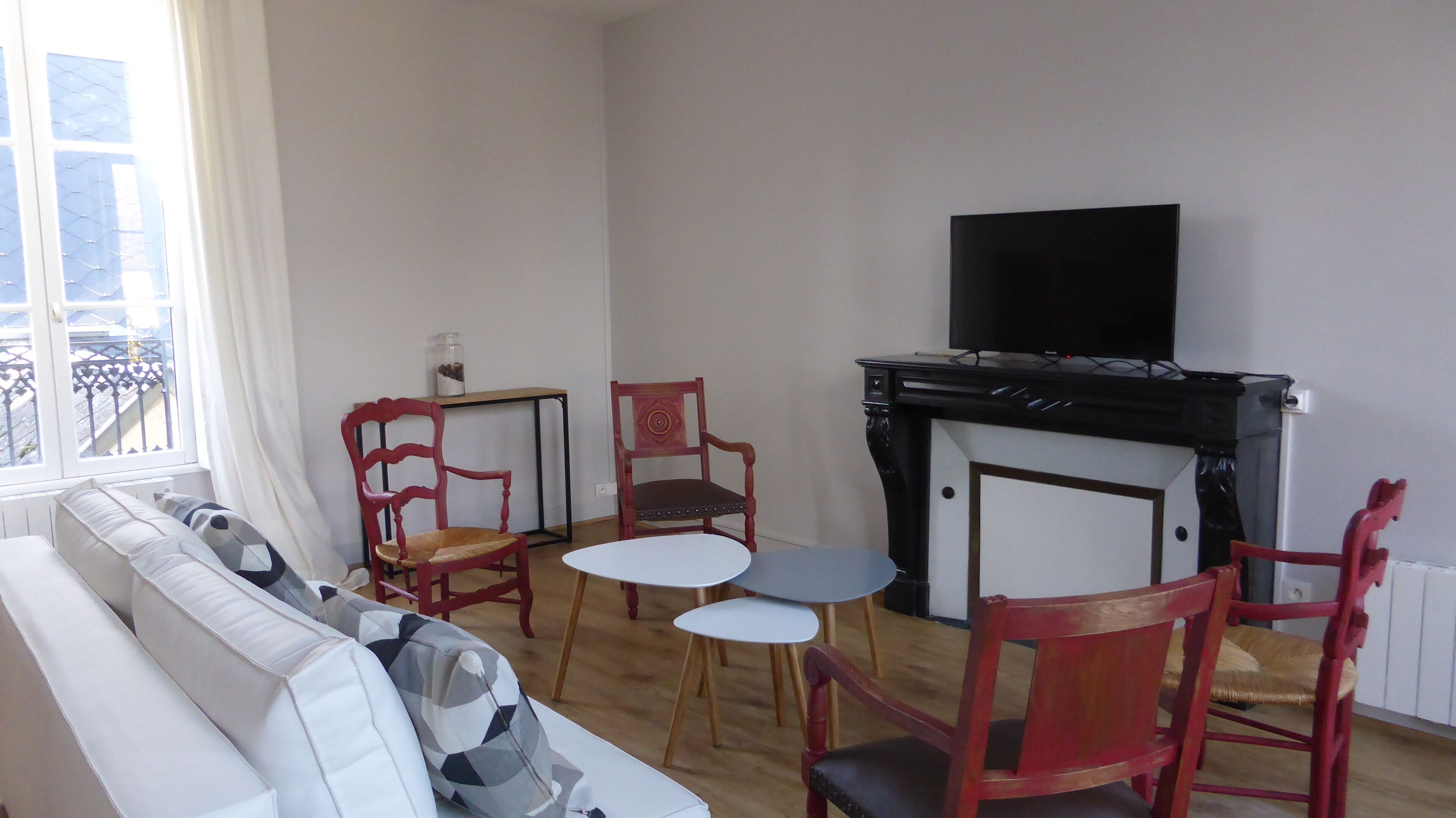 NEUVILLE GITE WITH WOOD