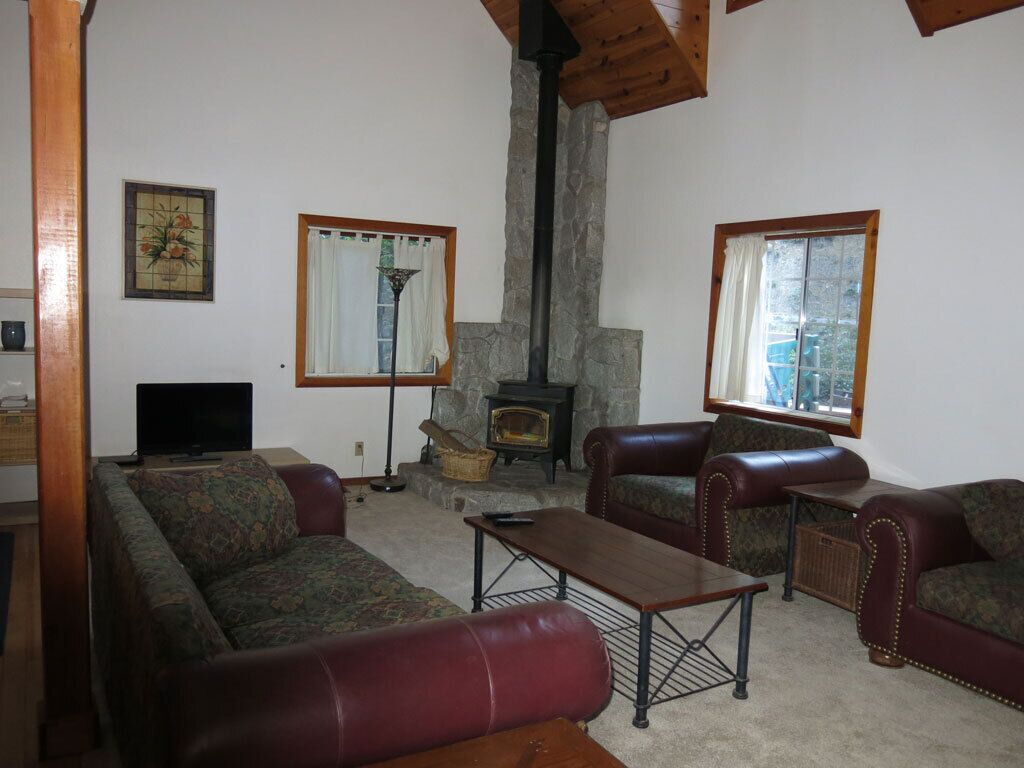 Stay Inside Yosemite National Park at the Hummingbird Pines House!