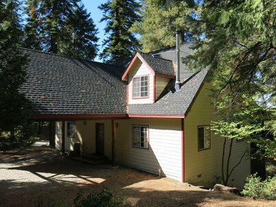 ¡Quédese adentro del Parque Nacional Yosemite en la Casa de los Pinos Colibríes!