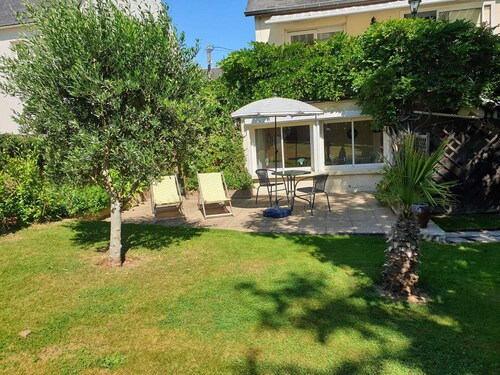 Vacation home 8 km from the sea with enclosed garden, south-facing terrace, bicycle shed 