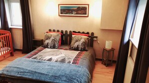 1 dormitorio, sistema de insonorización, tabla de planchar con plancha
