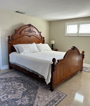 2 habitaciones, escritorio, tabla de planchar con plancha y wifi gratis 