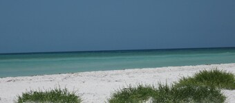 Waterfront Home - uppvärmd pool, Pontoon Boat, Gulf Access,