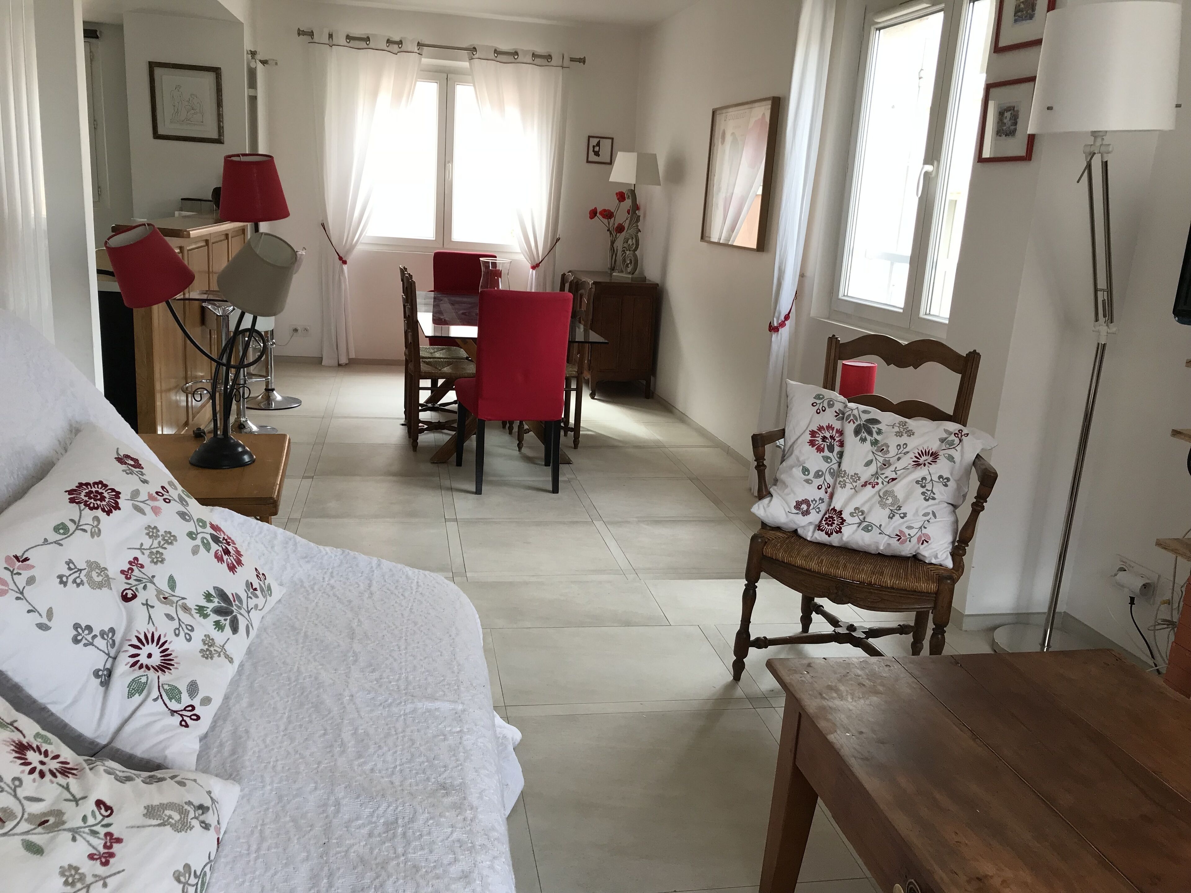 2 chambres, fer et planche à repasser, Wi-Fi, draps fournis