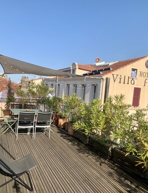 تناول الطعام بالخارج