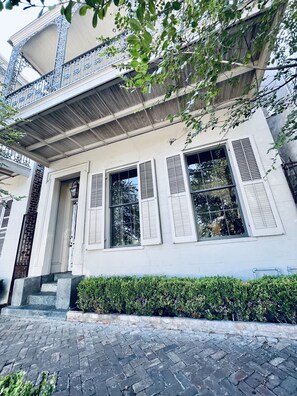 Exterior detail - Magazine Street Balcony + History & Style (New Orleans)