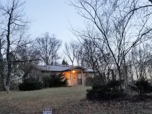 Roomy Remote Cabin near Kentucky Lake