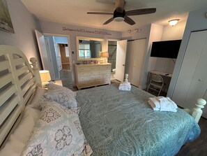 2 habitaciones, tabla de planchar con plancha y cuna de viaje 