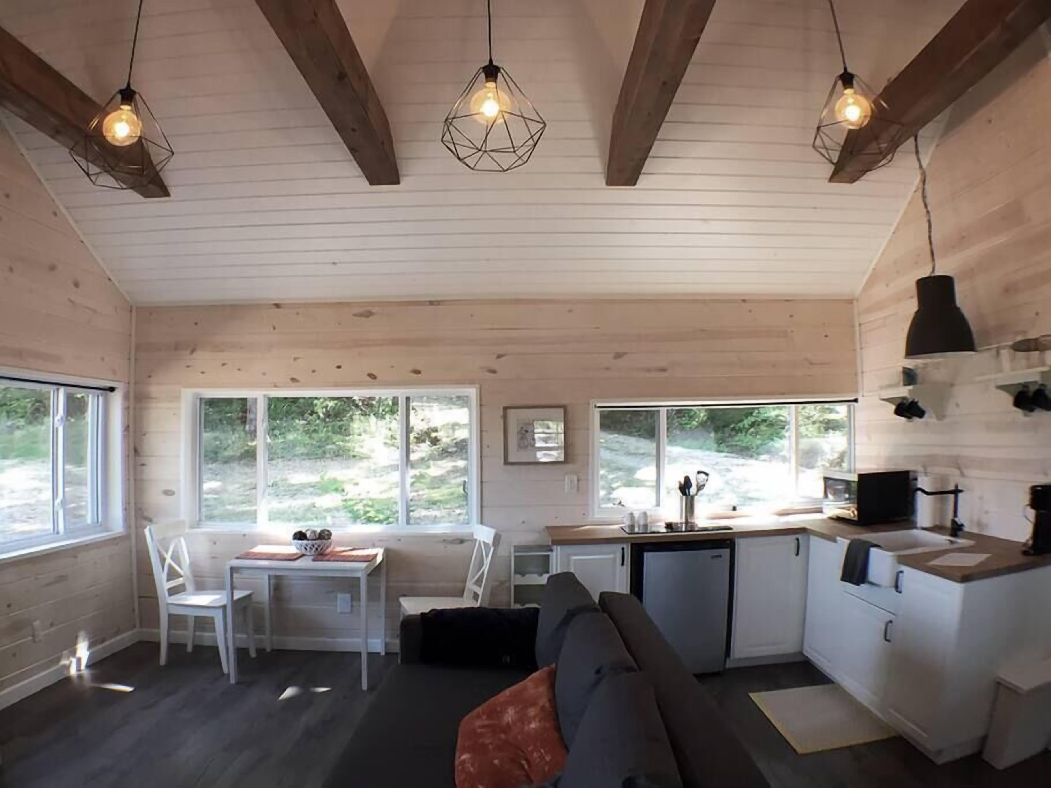 Cabin No. 2 @ The Old Swiss Village - Lake View!