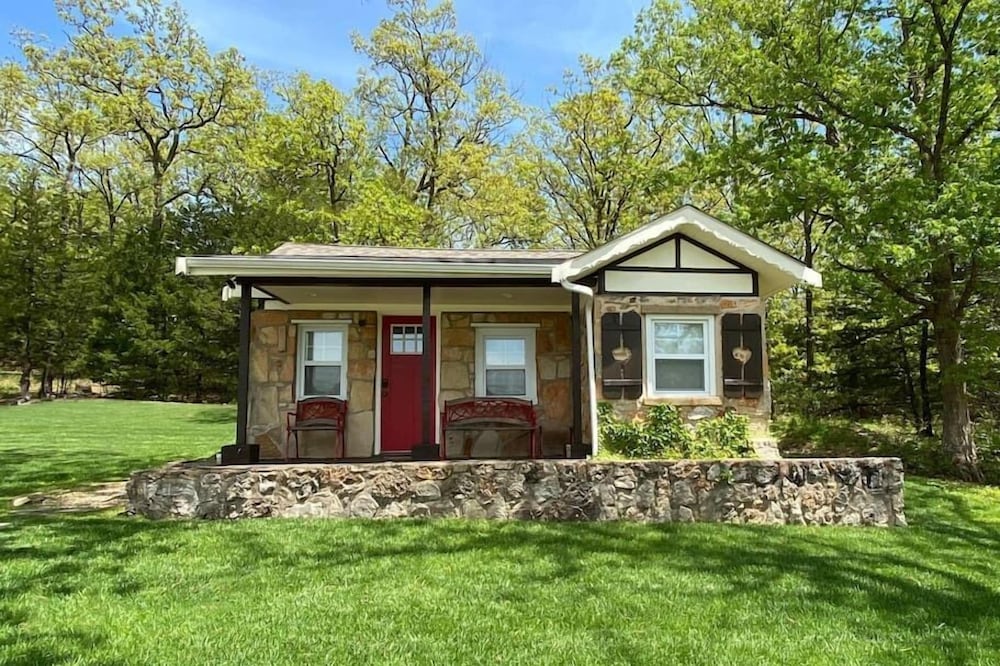 Cabin No. 2 @ The Old Swiss Village - Lake View!