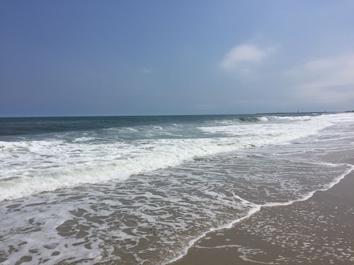 Renovated Nearly Beachfront 4BR 3.5B townhome, Midtown SIC, Spectacular views!