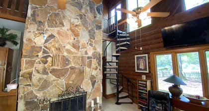 Secluded 3-bedroom Cabin on Farm