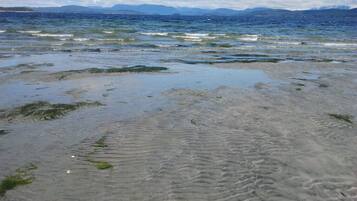 Beach nearby, sun loungers, beach towels