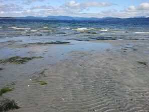 Beach nearby, sun-loungers, beach towels