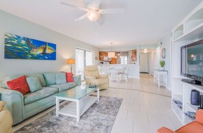 Een televisie, een dvd-speler en een filmbibliotheek