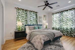 4 habitaciones, tabla de planchar con plancha y cuna de viaje 