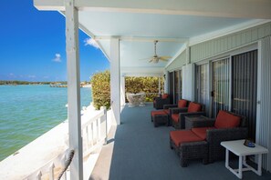 Unclassified image, 4 of 39, button - Harbor House a quaint 2bed/2bath open water single family home with dockage (Marathon)