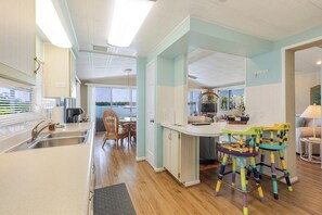 Fridge, microwave, oven, stovetop - Harbor House a quaint 2bed/2bath open water single family home with dockage (Marathon)