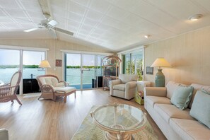 Unclassified image, 2 of 39, button - Harbor House a quaint 2bed/2bath open water single family home with dockage (Marathon)