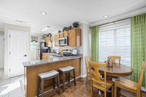 Dining - Next to Silver Dollar City, King Master, 2BR 2BA, Full Size Kitchen, 20ft Patio (Branson)