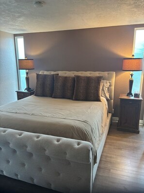 2 chambres, fer et planche à repasser, Wi-Fi, draps fournis