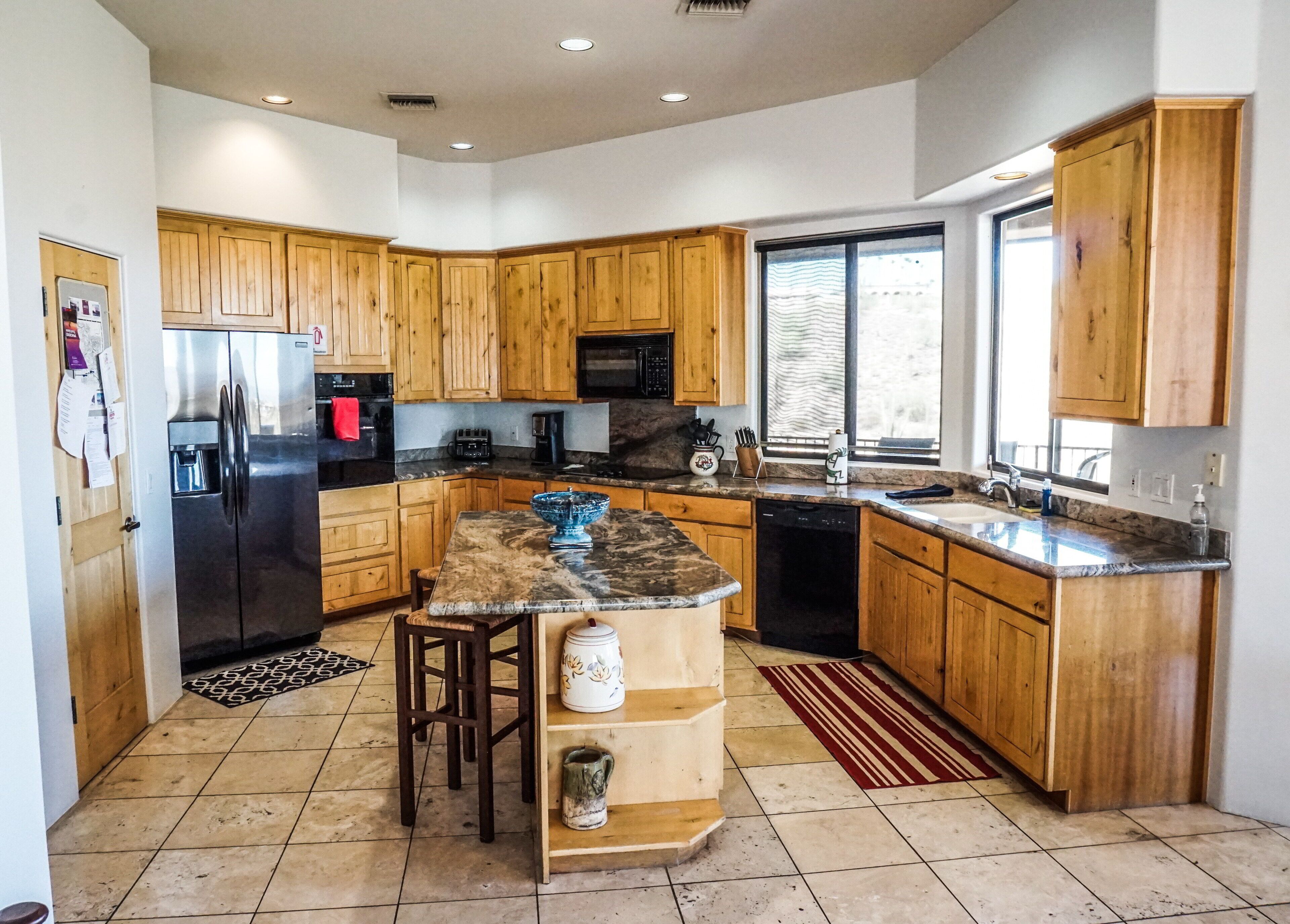 12 Beds / Great for Groups/ FREE Pool Heat / Discounted Rates 