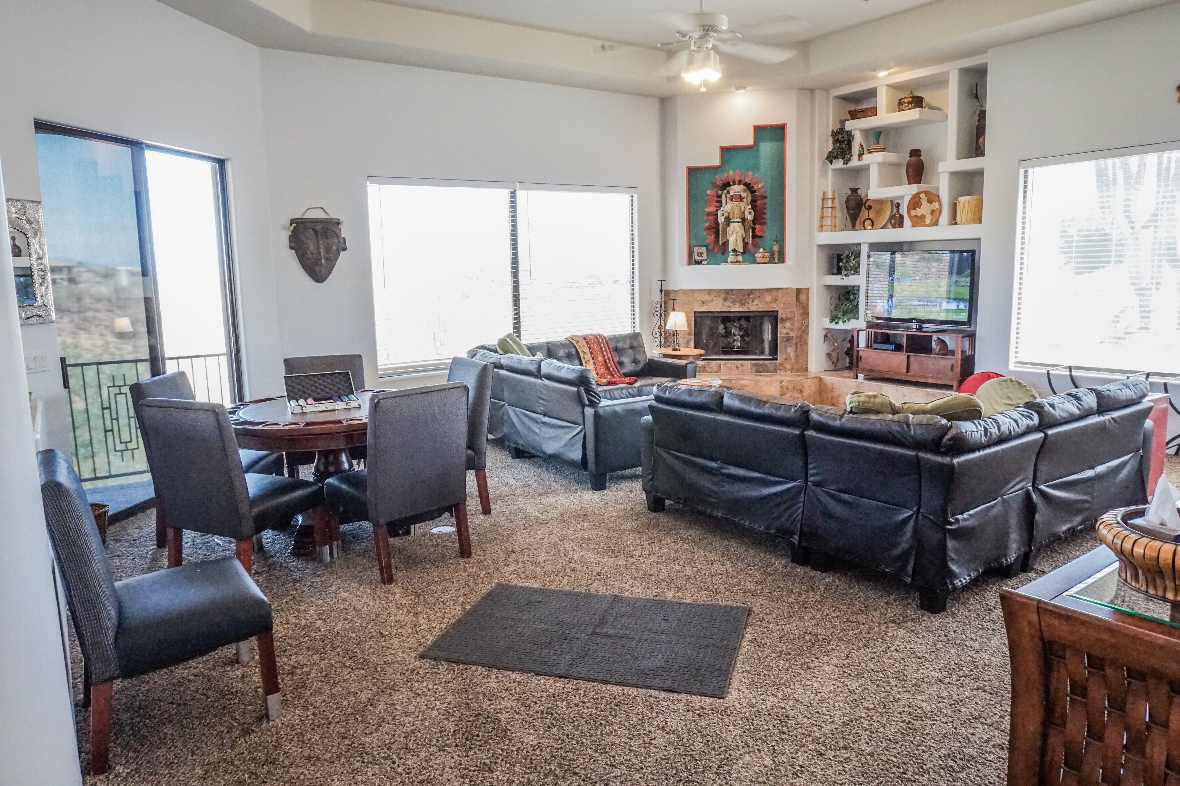 12 Beds / Great for Groups/ FREE Pool Heat / Discounted Rates 