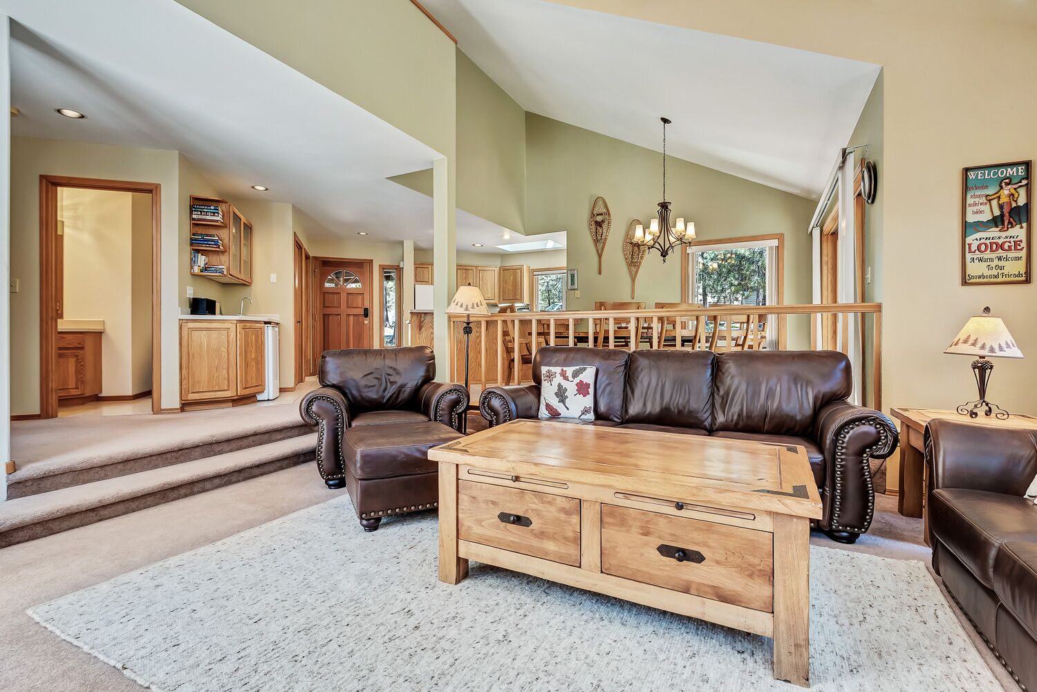 Quiet street & setting close to SHARC with Master on Main -  A/C & Sharc Passes