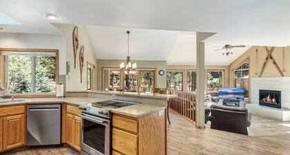 Rue calme et cadre proche de SHARC avec Master on Main - A / C & Sharc Pass