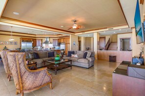 TV, DVD player, stereo - Luxury Townhome with AC Walking Distance to Mauna Kea and Hapuna Beach (Waimea)