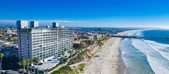 Pacific Beach Escape | Walk to Ocean | Private Yard | A/C | Dogs OK