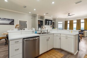 Fridge, microwave, oven, stovetop - The Pour House - Gulf Beachfront, 4 Bedroom, 2 Bath, Dog Friendly, Sleeps 8 (Dauphin Island)