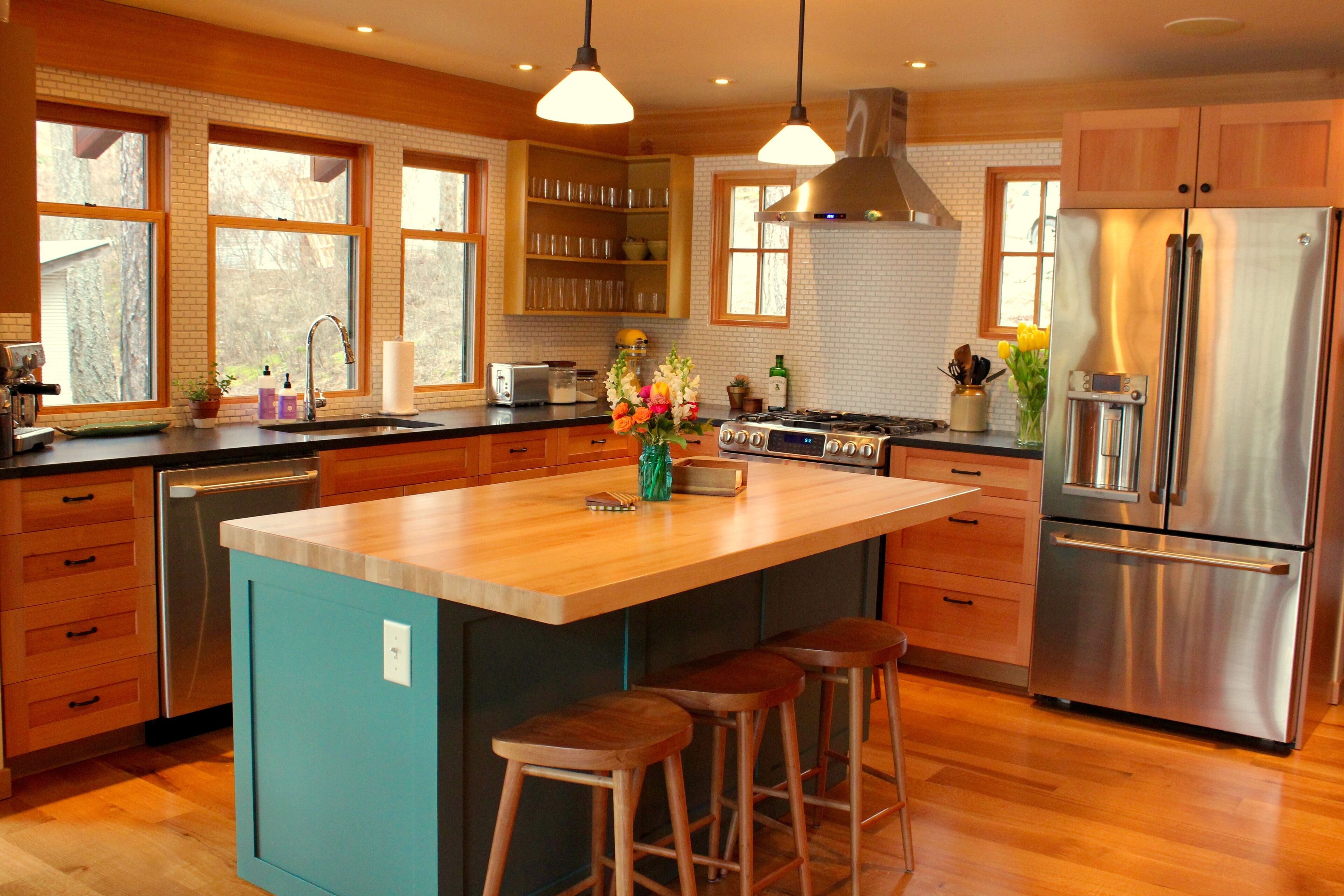 Flathead Lake Retreat ~ Come relax!  Warm & inviting...Pristine Lakefront