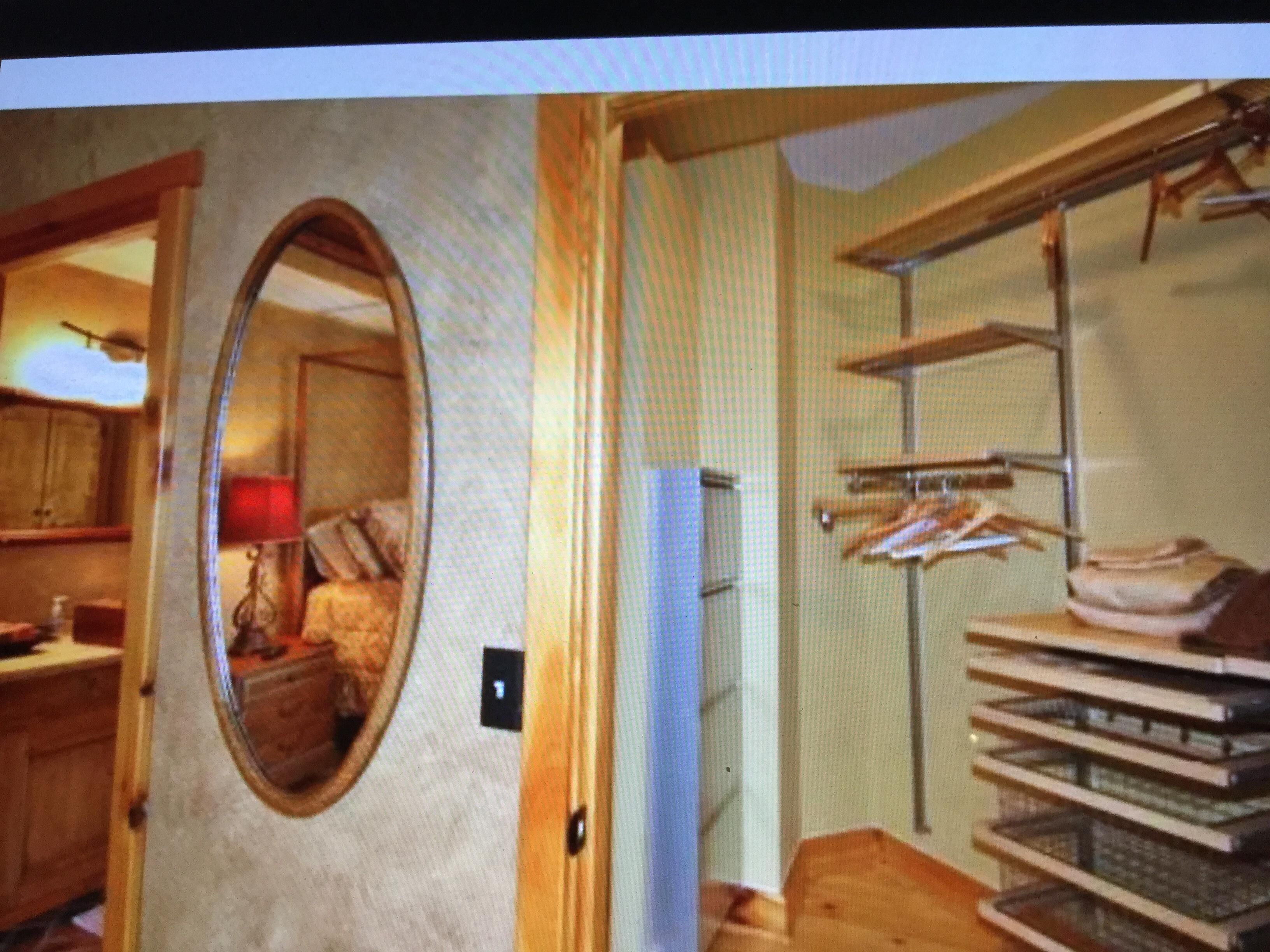 Stunning Lake Getaway, Lake Front, No steps, Boat ramp, no gravel, near ballpark