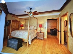 3 bedrooms, iron/ironing board, free WiFi, bed sheets - Stunning Lake Getaway, Lake Front, No steps, Boat ramp, no gravel, near ballpark (Camdenton)