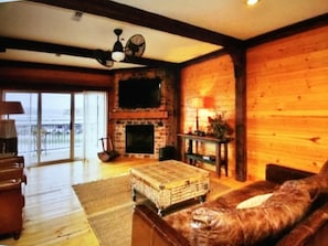 TV, fireplace, DVD player, video library - Stunning Lake Getaway, Lake Front, No steps, Boat ramp, no gravel, near ballpark (Camdenton)