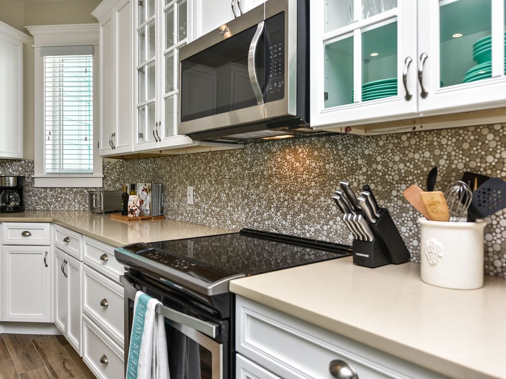 Waterslide! Private pool + spa, rooftop deck, 7 bedrooms. Dream beach house!