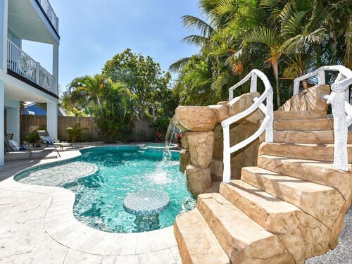 Beautiful Home with Pool, Waterslide and Spa! Gulf and Bay Views, Rooftop Deck -